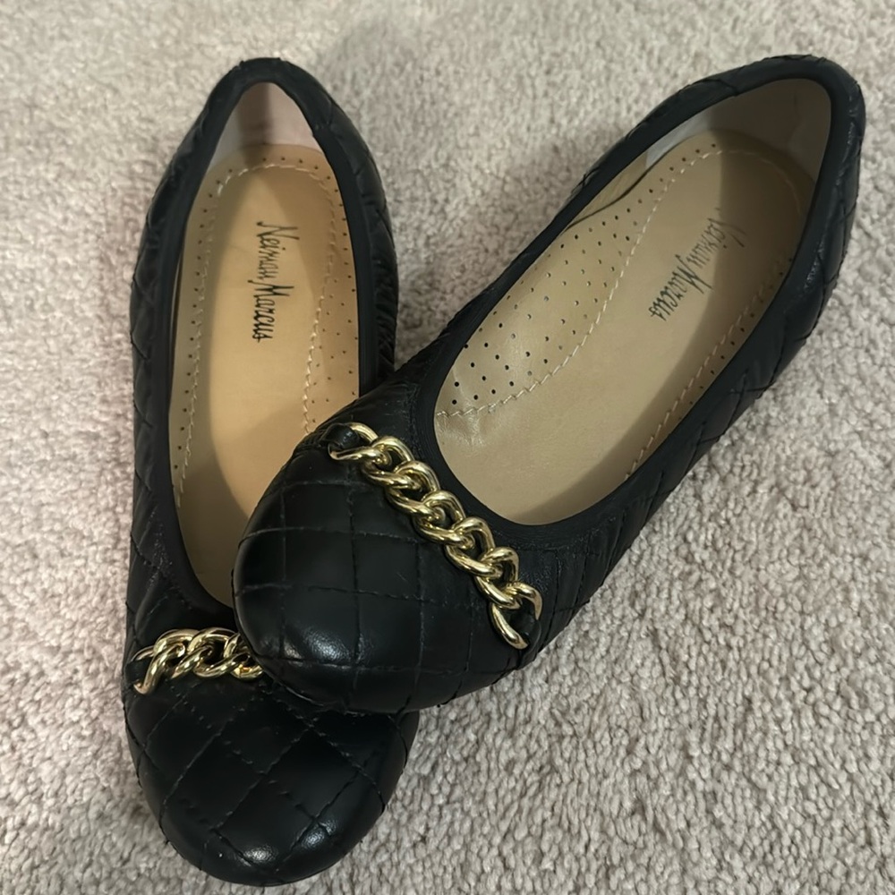 Classic Quilted Leather Ballet Flats Neiman Marcus Size 8 1/2 M. NEW